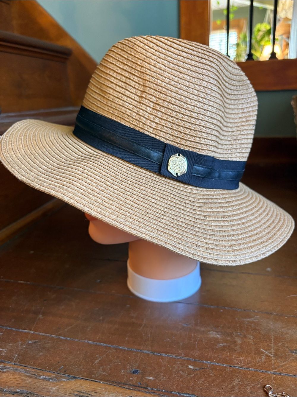 Vince Camuto 100% Paper Tan Straw Sun Hat. OS